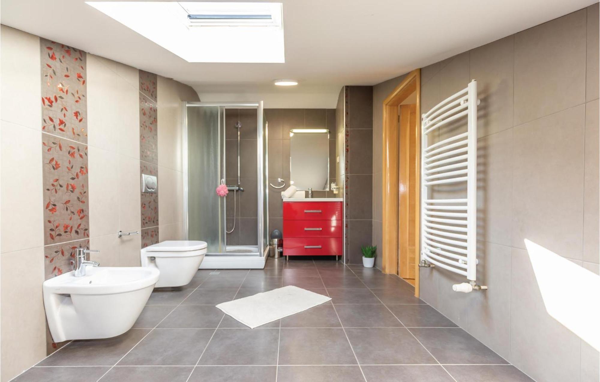Lovely Apartment In Makarska With Kitchenette Eksteriør bilde